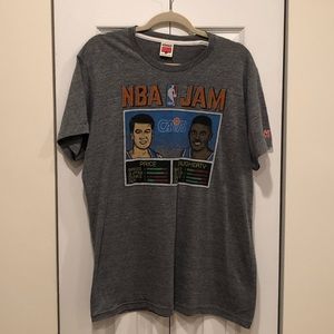 Homage sports graphic tee